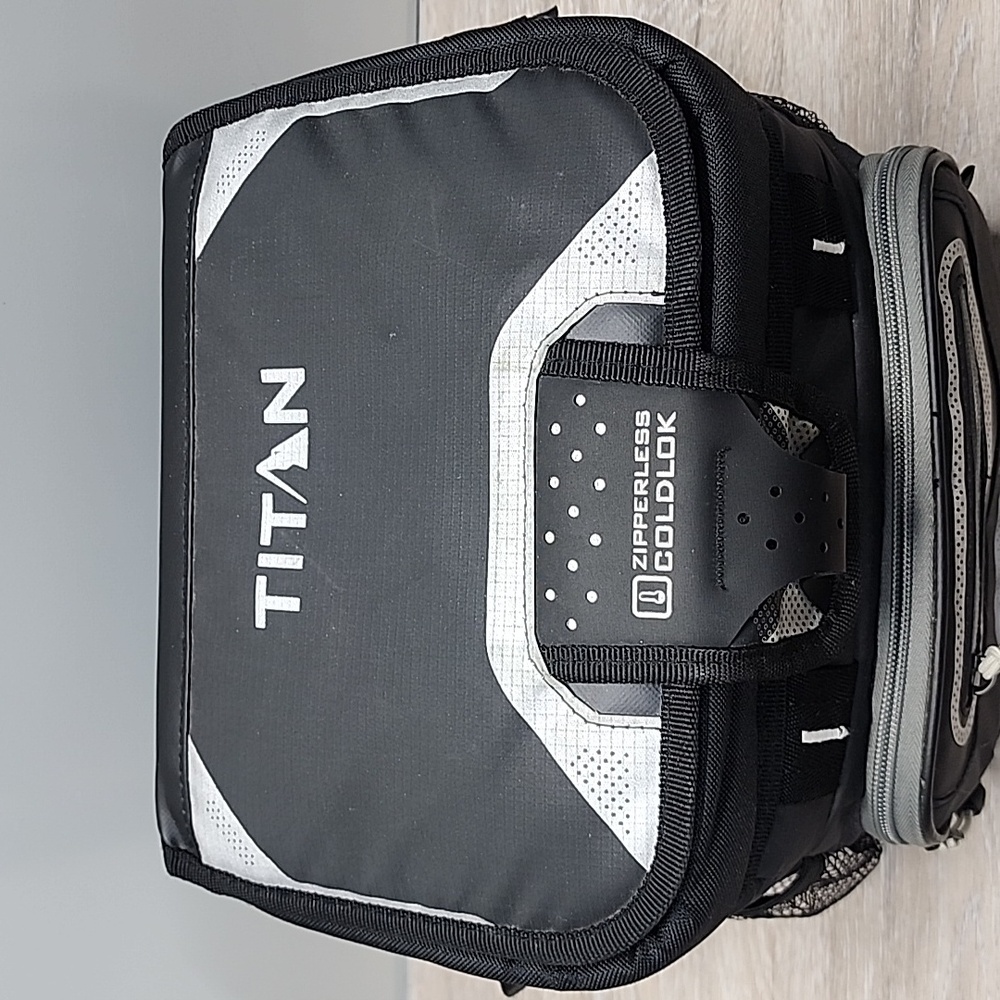 Titan by Arctic Zone Deep Freeze Zipperless 9 Can Cooler Grey Black - Picture 2 of 12